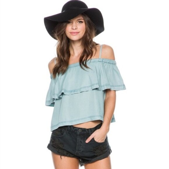 Free People Light Sky Blue Chambray Cold Shoulder Crop Ruffle Top Size Small - Picture 14 of 14